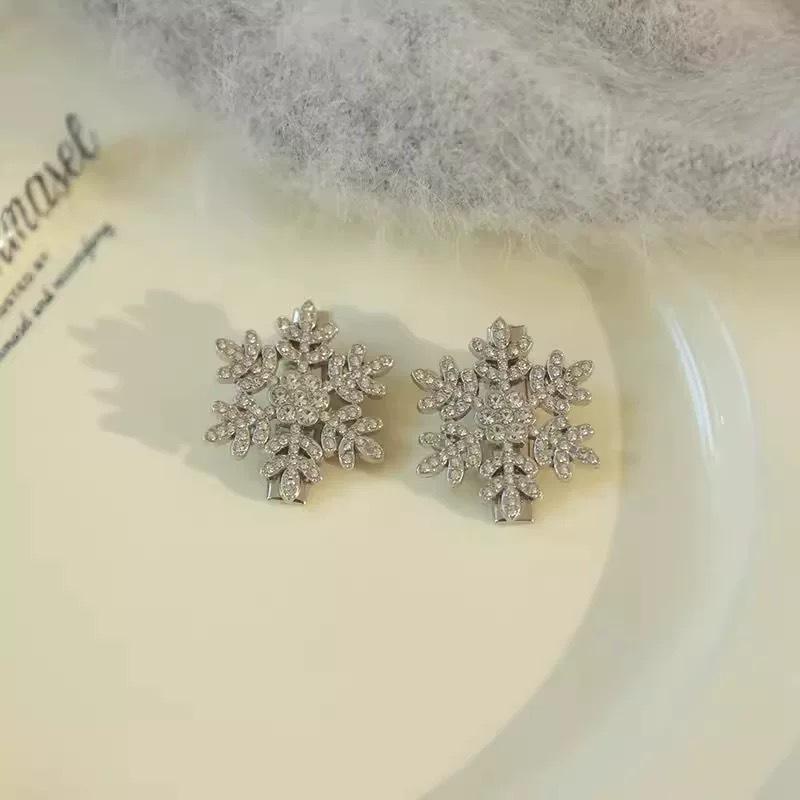 Cyrstal Snowflake Pearl Hair Clip Winter Girls Small Sweet Bobby Pins Women Fashion Retro Flower Hairside Headwear Accessories Hair Jewelry 4 Cyrstal Snowflake Pearl Hair Clip Winter Girls Small Sweet Bobby Pins Women Fashion Retro Flower Hairside Headwear Accessories Hair Jewelry - Image 2