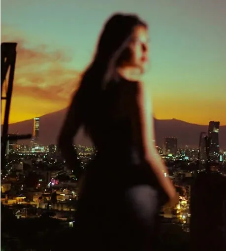 About US 4 Sophia Bennett